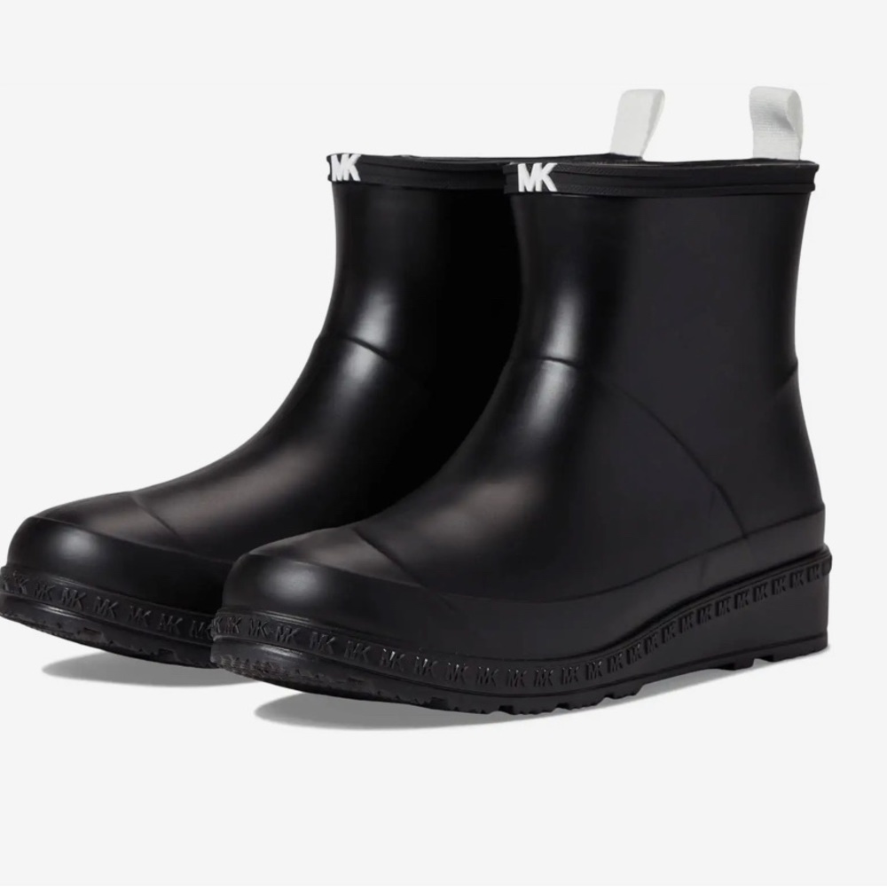 NIB Michael Kors Mac Rain Booties Size 7 Black & Optic White